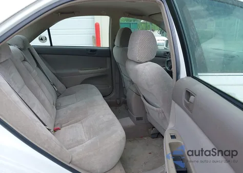 2004 Toyota Camry Le z USA, uszkodzony, nr VIN 4T1BE32K54U342385